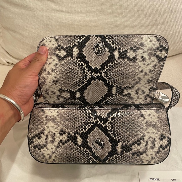 Commission Python leather Crossbody Bag - Picture 5 of 8